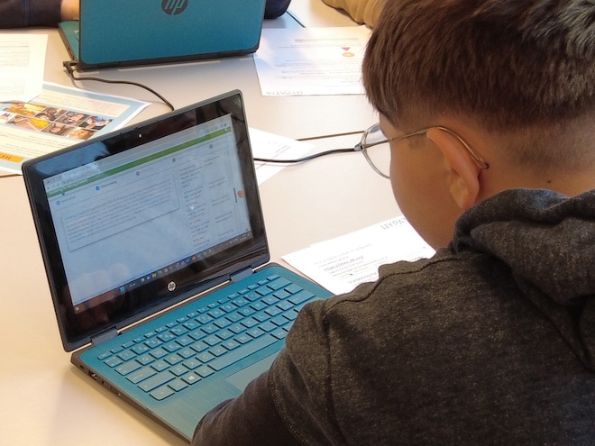 Students at selected schools in Halden have been able to test the first prototype of the computer program developed by researchers to help students understand how to write better texts. Based on experiences from the first round of testing, a second prototype will now be created that is even more advanced and will also provide feedback on the content itself. PHOTO: AI4AfL project